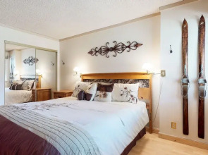 Summit Cozy Condo Getaway!