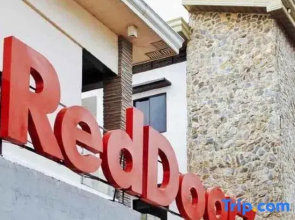 RedDoorz Plus @ Conclave Hotel Davao City