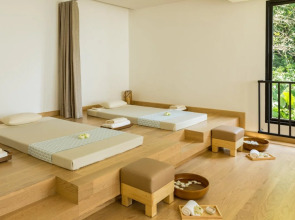 Отель Bandara Beach Resort, Phuket