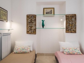 Sant'Agostino Apartment by DomuSicily