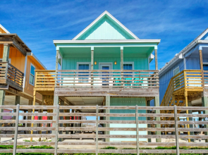 Balcony w/ Bay View Shared Pool + Boat Dock Fat Flounder by Avantstay
