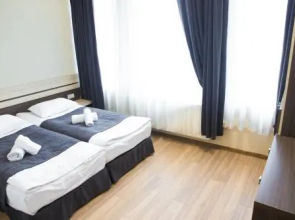 Hotel Merry Land