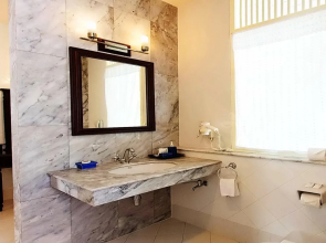 Baan Bayan Beachfront Hotel