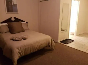 Cozy Little Studio by Amazing Property Rentals