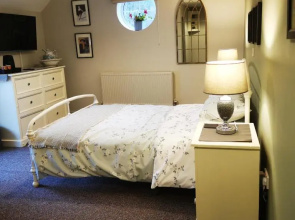 Rooms by the River at Glan Aber