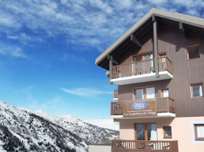 Apartment with a balcony or terrace near the piste