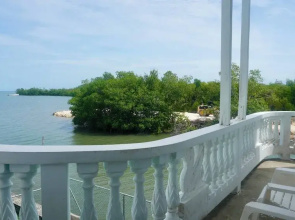 See Belize Waterside Sea View 2-bedroom Apartment w Balcony, Pool & Deck 2nd FL