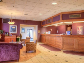 Days Inn Maplewood Hotel and Conference Center