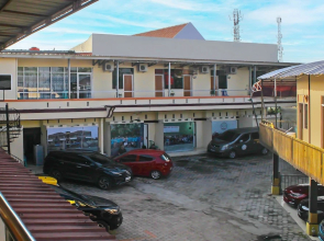 OYO Life 92593 Penginapan Sultan Haji 1