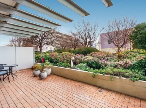 Madecomfy Spacious Canberra Living With Courtyard