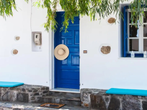 Blue & White: An Absolute Aegean dream house