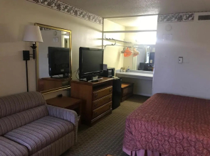 Tyler Inn  Suites