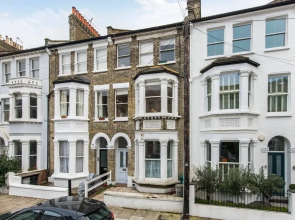 Charming, Recently Renovated 2-bed in Fulham