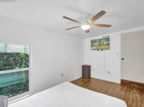 Luxe 3/2 Private Home W/bbq, Gazebo & Free Parking!
