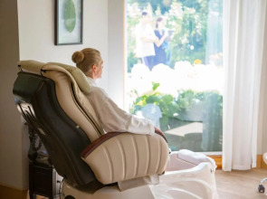 Elmhirst's Resort - On a lake