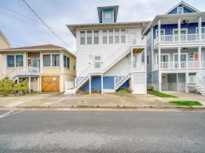 Walk to Ventnor Beach & Boardwalk: Coastal Gem