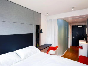 citizenM Los Angeles Downtown