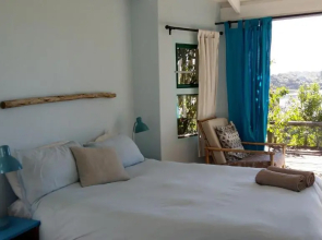 Buccaneers Lodge & Backpackers