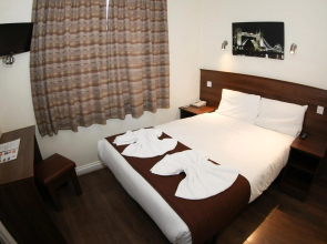 Ascot Hyde Park Hotel