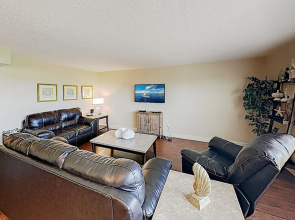 New Listing! Walkable Beachside W/ Pool 3 Bedroom Condo