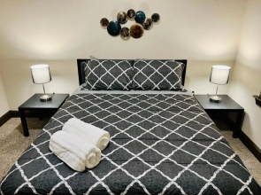 Apt Walkable to Towncenter - FREE Park - Pool - Gym