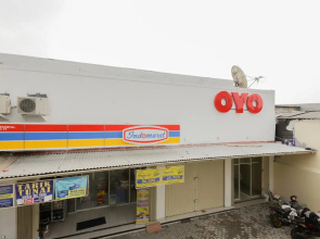 OYO 779 Mn One Residence Syariah Near ITC Cempaka Mas Near Kalbe Farma