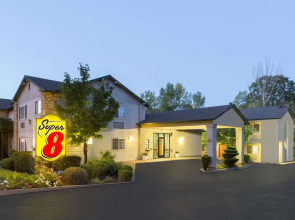 Creekside Inn & Suites