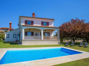 Lovely villa with a large garden, a private pool and panoramic view