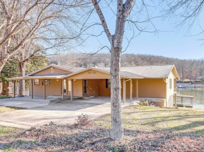 Spacious Cabin w/ Private Dock on White River!