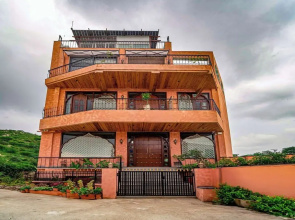 Artisav House