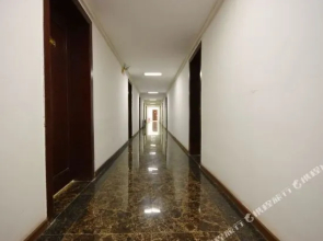 Yibin Sanjiangyuan Hotel (Baixi Town Cuibai Trade City)(宜宾三江苑宾馆（柏溪镇翠柏商贸城店）)