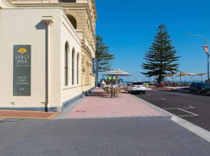 Lovely Beachside Largs Bay