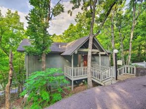 2 Decks & Pool Access: Osage Beach Retreat