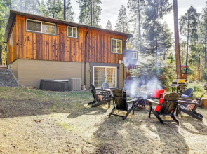Walk to Golf, Lake: Twain Harte Cabin w/ Fireplace