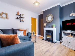 NEW Stylish Home City Centre Location Sleeps 6