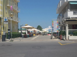 DOMUS MARIS Viserba 100 mt dalle Spiagge e dal Centro Fiera a 2 minuti