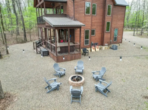 Hot Tub & Fire Pit: Broken Bow Retreat!
