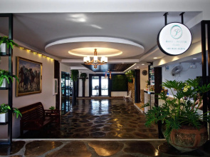 Phornpailin Riverside Resort