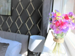 Beautiful 3 bed house Sleeps 6 Free Parking!