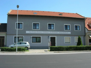 Gästehaus und Weinbau Zur Wiederkehr Strudler