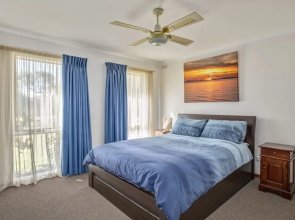 Foreshore Beach House: ideal family location