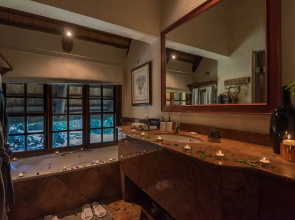 Thornybush Waterside Lodge
