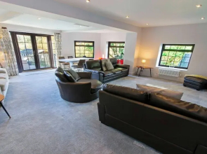 Streamways Nr Croyde 6 Bedroom, Sleeps 12-16, Hot Tub