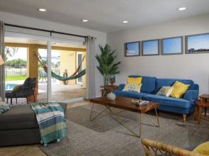 Golfview - Short Term Rental Certified by Weston. Private & Sanitized, Perfect for Social Distancing & Working From Home. Self Check-in. Private Pool, Pet Friendly. Super-host Support