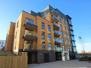 Luxury Montagu House- Kennet Island, Reading