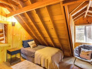 15 Mi to Ski Resort: Cozy Cabin Near Long Barn!