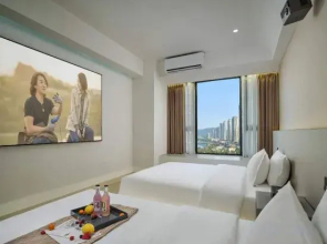 Yunyou Cinema Hotel (Meixi Huxi Metro Station)