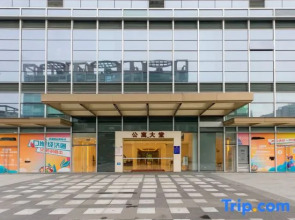 Versailles Apartment (Zhuhai Gongbei Port High-speed Railway Station)