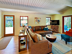 Fletcher 5551 - 3 Br home by RedAwning