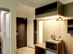 Flora by Crossroads Hotel